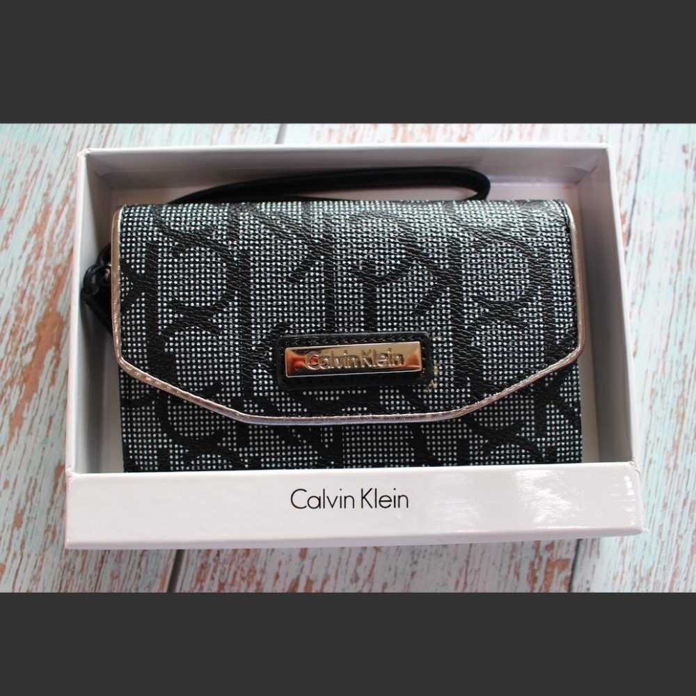 Calvin Klein Black/White Snap Wristlet Wallet
